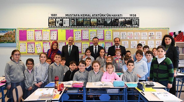 Vali Aksoy, Türkan Dereli İlkokulu ve Muammer Dereli Fen Lisesini ziyaret etti.