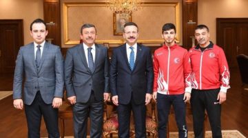 Şampiyon Karateci Eray Şamdan, Vali Aksoy’u ziyaret etti.