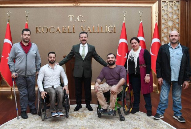 Başiskele Engelliler Spor Kulübü Vali Aksoy’u ziyaret etti