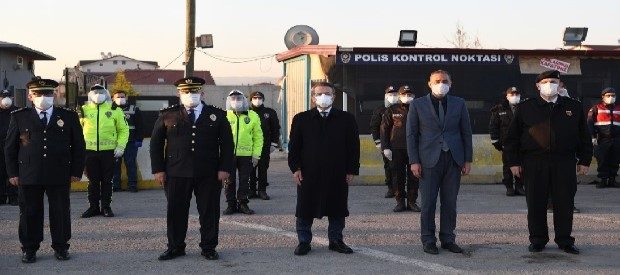 Vali Aksoy Polis  Kontrol Noktasında