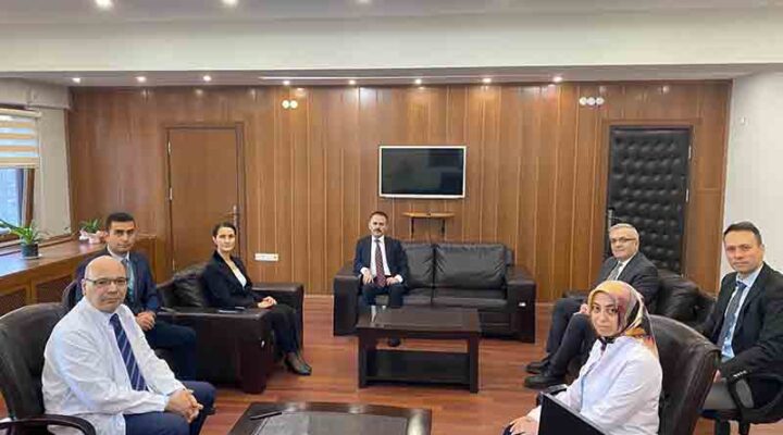 Vali İlhami Aktaş’tan İzmit Seka Devlet Hastanesine Tıp Bayramı Ziyareti
