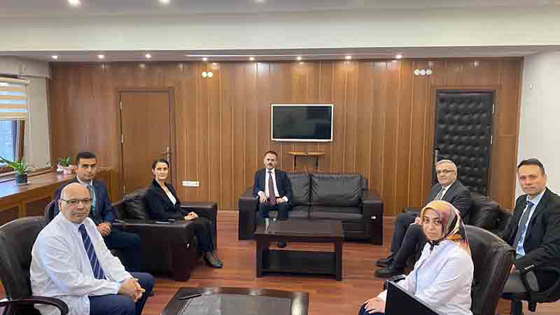 Vali İlhami Aktaş’tan İzmit Seka Devlet Hastanesine Tıp Bayramı Ziyareti