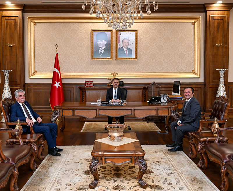 Vali Aktaş, Gölcük Anadolu Halk Dansları Gençlik Kulübü Derneği Başkanı Selçuk Didin’i Kabul Etti