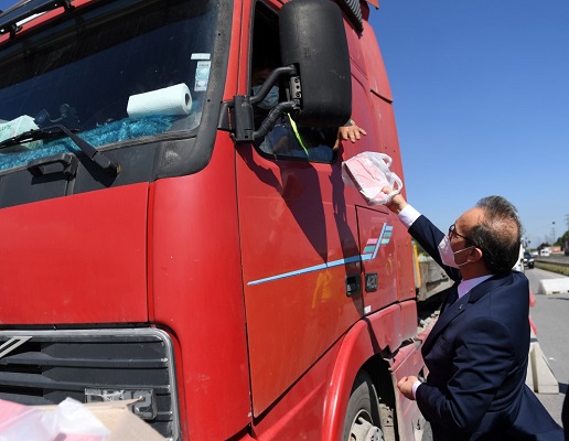 Hem Denetledi Hem Kutladı