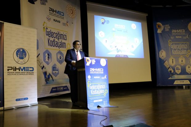 Rektör Aslan ‘Geleceğimizi Kodlayalım’ Toplantısı’nda konuştu