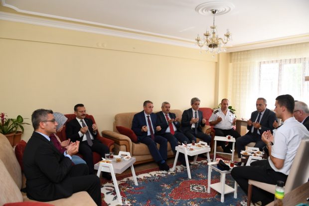 Vali Aksoy’dan Şehidimizin Ailesine Ziyaret