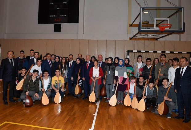 Vali Aksoy, Darıca Deniz Yıldızları Lisesini ziyaret etti.