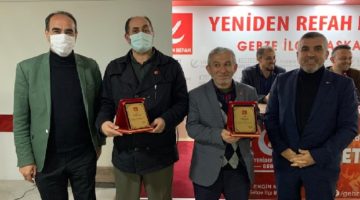 Baş Müşahitlere Plaket Verildi