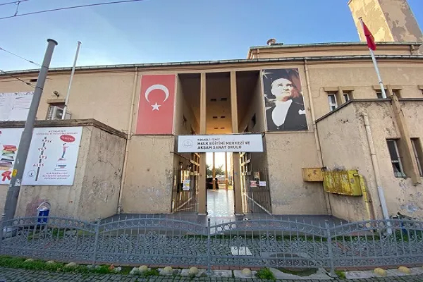 Erol, Halkevinin durumunu sordu