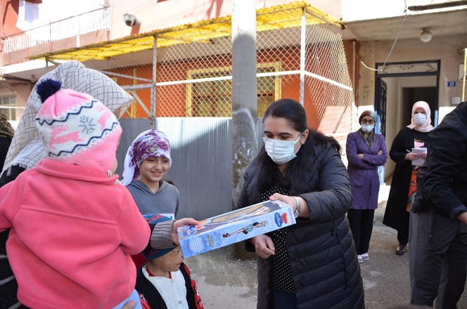 Gönül Kapılarını Aralamaya Devam Ediyor