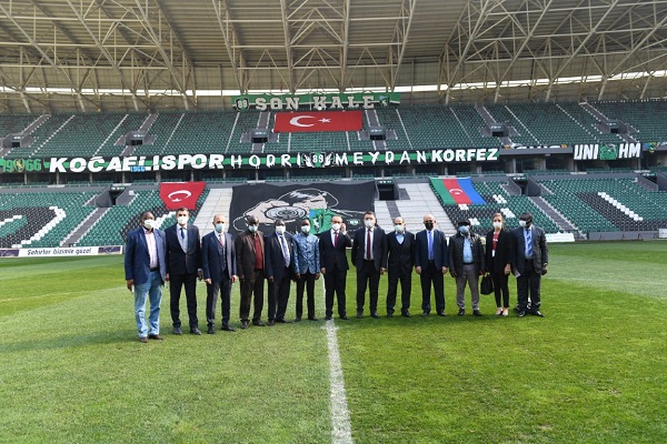 Vali Yavuz, Gine Cumhuriyeti Spor Bakanı ile