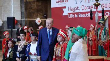 Cumhurbaşkanı Erdoğan Kartepe Belediyesi Çocuk Mehter Takımı’nı İlgiyle İzledi