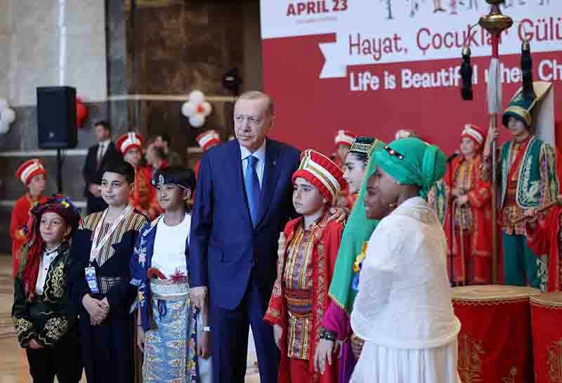 Cumhurbaşkanı Erdoğan Kartepe Belediyesi Çocuk Mehter Takımı’nı İlgiyle İzledi