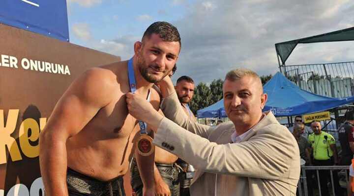 GÖLCÜK BELEDİYESPORLU ÖNER BAŞALTINDA ŞAMPİYON OLDU