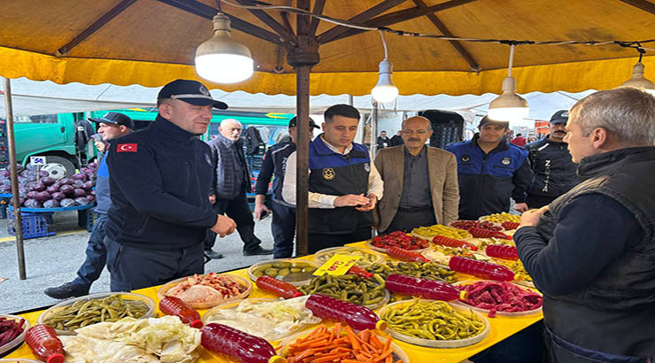 Çayırova Zabıtası, pazar denetimi gerçekleştirdi
