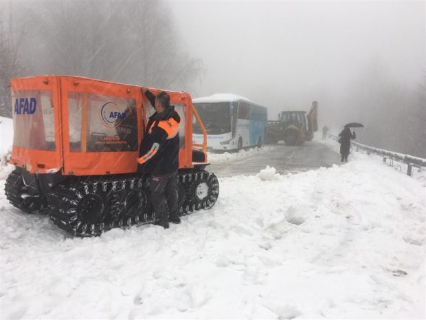 Kartepe yolunda kurtarma operasyonu