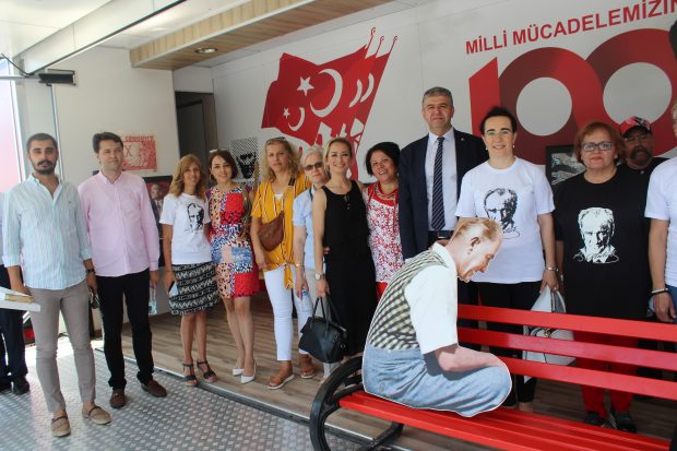 İYİ Parti Cumhuriyet Tırını ziyaret etti