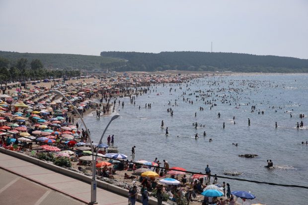 53 kişi boğulmaktan kurtuldu.