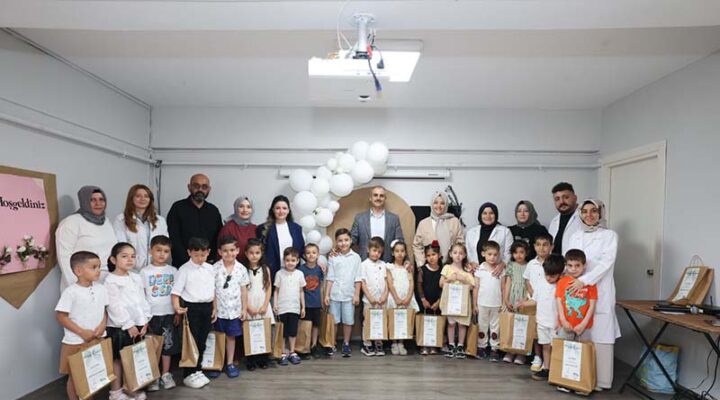 Çocuk kulübü öğrencileri karnelerine kavuştu