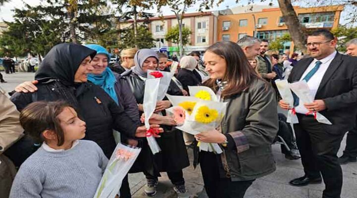 Gölcük’te 5 Aralık Dünya Kadın Hakları Günü Kutlandı