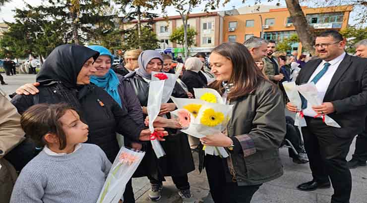 Gölcük’te 5 Aralık Dünya Kadın Hakları Günü Kutlandı