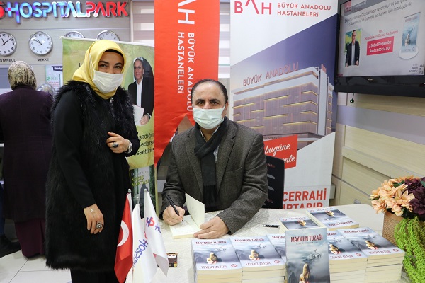 Hastane içinde kitap imza günü