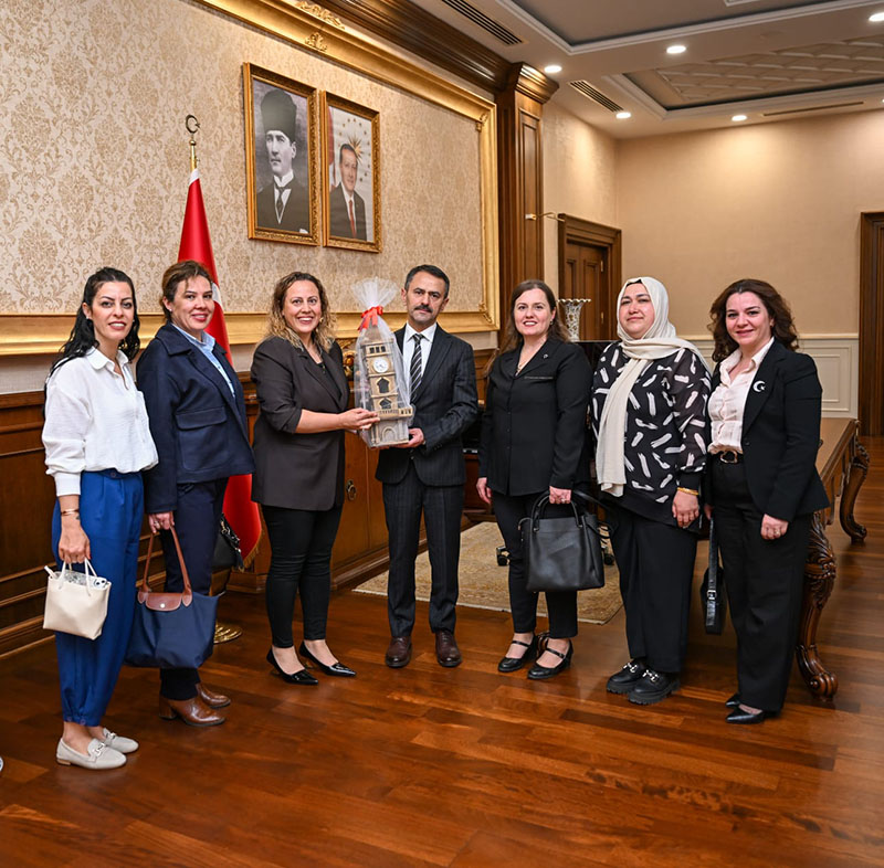 Kocaeli Gündüz Bakım Rehabilitasyon ve Aile Dayanışma Merkezinden Vali İlhami Aktaş’a Ziyaret