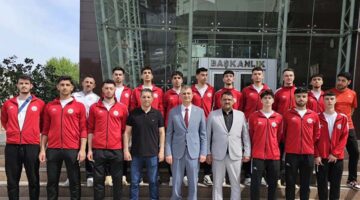 GÖLCÜK BELEDİYESPOR VOLEYBOL TAKIMIMININ HEDEFİ TÜRKİYE ŞAMPİYONASI