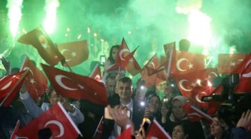 BAŞKAN SEZER: “19 MAYIS TAM BAĞIMSIZ DEVLET KURMA KARARININ İLK ADIMIDIR”