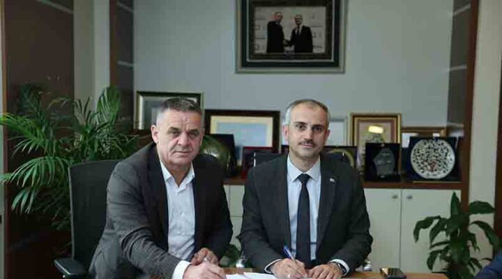 Çayırova Belediyesi’nde toplu iş sözleşmesi imzalandı