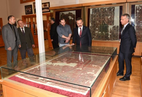 Vali Aksoy, Hereke Halı Fabrikasını Ziyaret Etti