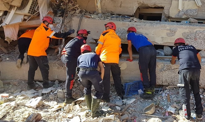 Deprem bölgesine doğru yola çıktı