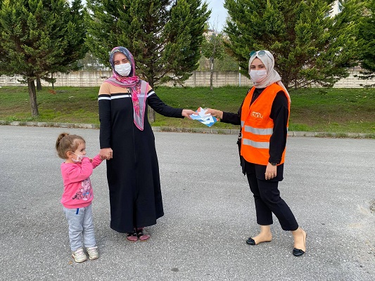 KADEM Kocaeli Hijyen Kiti Dağıttı