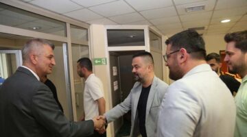 BAŞKAN SEZER PERSONELİ İLE BAYRAMLAŞTI