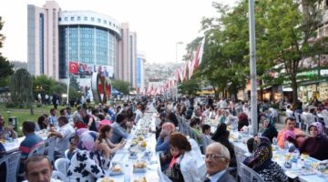 İzmit Belediyesi’nden 15 toplu iftar