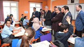 Karaosmanoğlu ve Üzülmez’den okul ziyareti.