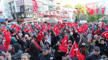 19 Mayıs ruhu İzmit sokaklarında