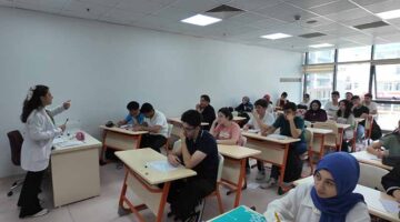 Çayırovalı öğrenciler, YKS’ye gençlikmerkezinde hazırlandılar