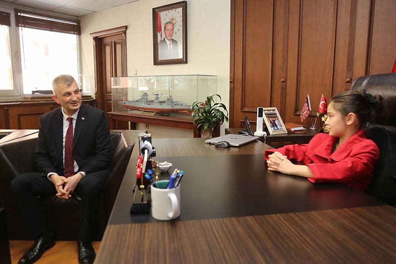 BAŞKAN SEZER KOLTUĞUNU ASLI ÇIRAK’A DEVRETTİ