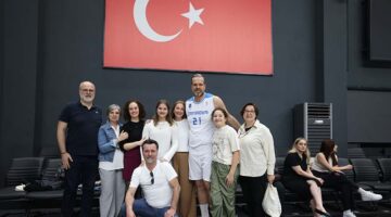 Oğuz Savaş, kariyerini Çayırova Belediyesi formasıyla noktaladı
