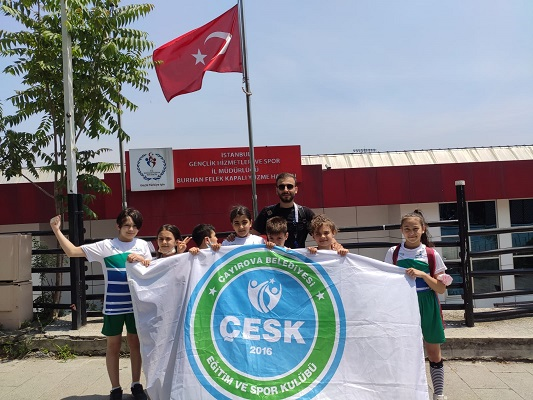 Yüzmede büyük başarıya imza attılar