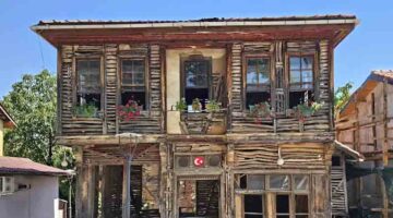 GÖLCÜK SARAYLI’NIN SİMGELERİNDEN OLAN TARİHİ BİNA RESTORE EDİLECEK