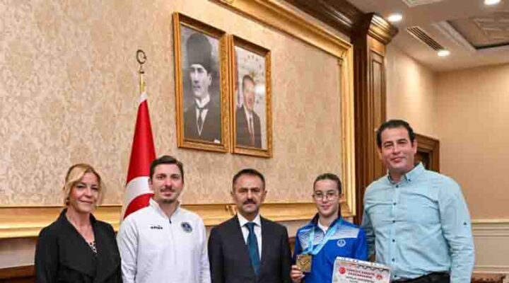 Vali İlhami Aktaş, 2025 Türkiye Çocuklar Karate Şampiyonu Melis Uran’ı Ağırladı