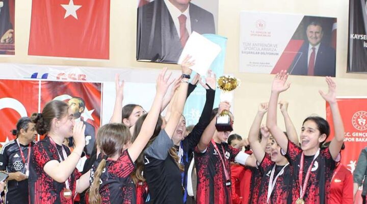ŞAMPİYONLUK KUPASI GÖLCÜK’E GELDİ