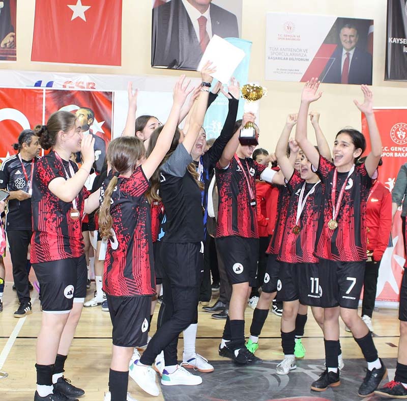 ŞAMPİYONLUK KUPASI GÖLCÜK’E GELDİ