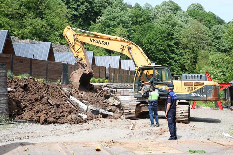 Kartepe’de Kaçak Bungalovlar Yıkıldı