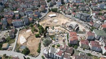 Kent meydanında çalışmalar hızla sürüyor