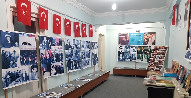 Çayırova Ülkü Ocakları’ndan Başbuğ Türkeş Fotoğraf Sergisi