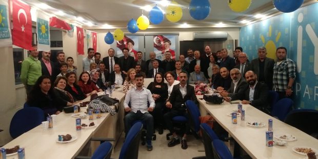 İYİ Partinin kuruluş gününde Gebze’de kutlama
