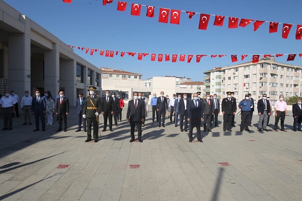 Gebze’de Tören Kent Meydanı ve Şehitlikte Yapıldı